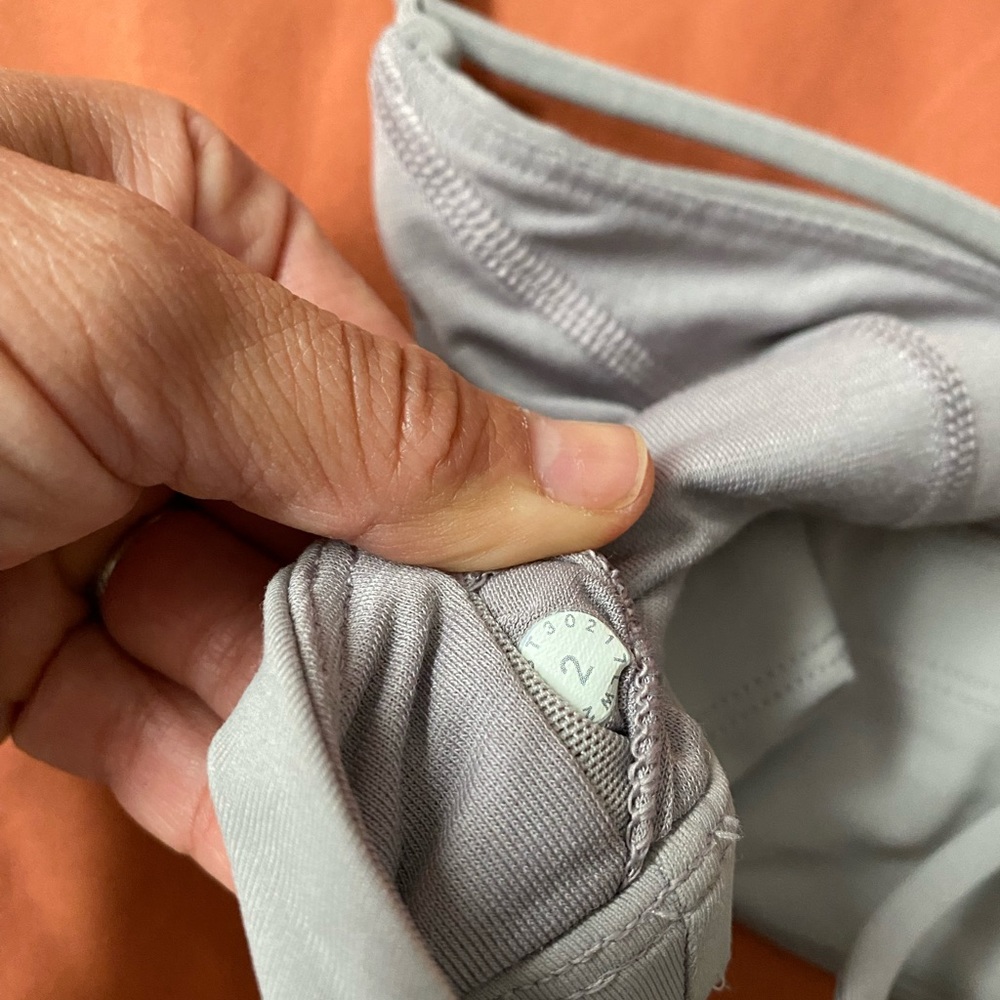 Lululemon pushing limits yoga bra Size 2 - Picture 5 of 5